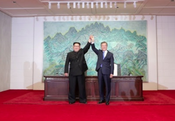 Lee más sobre el artículo COREA DEL SUR Y DEL NORTE TRABAJARÁN JUNTOS POR LA DESNUCLEARIZACIÓN