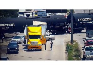Lee más sobre el artículo EN NUEVO LEON CHOCÓ UN TREN CONTRA UN TRAILER