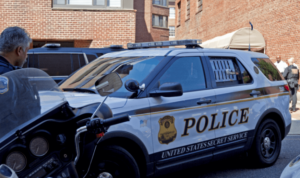 Lee más sobre el artículo DESALOJAN A ACTIVISTAS DE LA EMBAJADA DE VENEZUELA EN EU