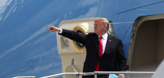 Lee más sobre el artículo TRUMP BLOQUEA A DELEGACIÓN MEXICANA EN EU QUE BUSCA QUITAR ARANCELES