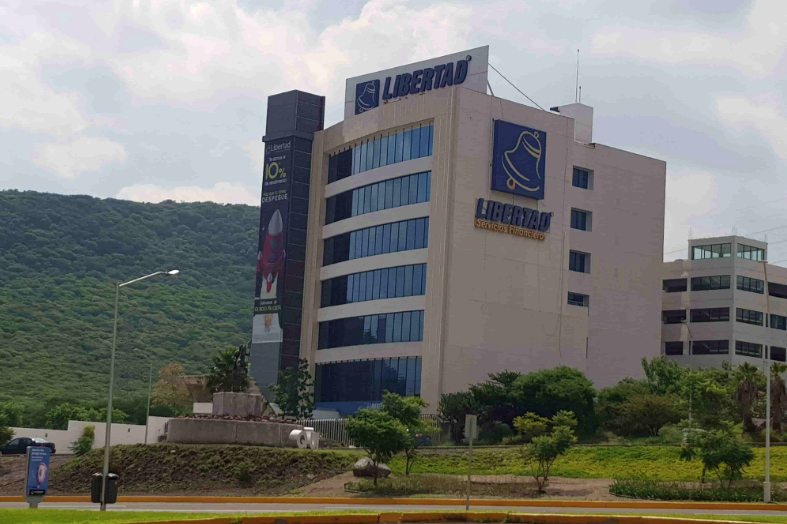 Lee más sobre el artículo CATEARAN EDIFICIO PRINCIPAL DE CAJA LIBERTA EN QUERÉTARO