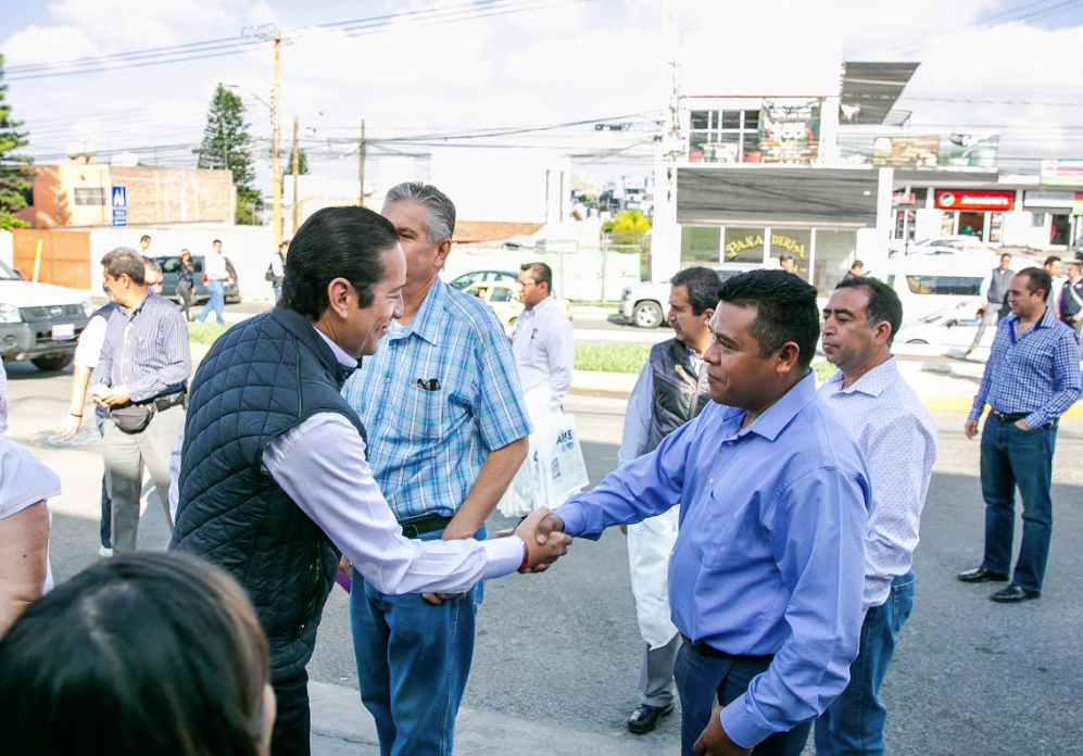 Lee más sobre el artículo FRANCISCO DOMÍNGUEZ GOBERNADOR DE QRO. RECORRE PASEO AMSTERDAM