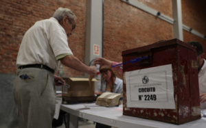 Lee más sobre el artículo CASI UN 40% DE ASISTENCIA EN LAS ELECCIONES EN URUGUAY