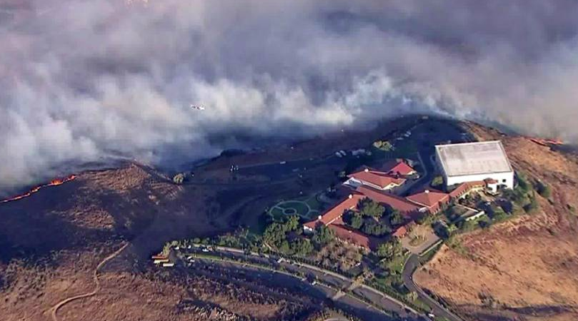 Lee más sobre el artículo CALIFORNIA ALERTA MÁXIMA POR INCENDIOS