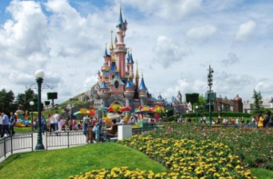 Lee más sobre el artículo DISNEY PARKS DESPEDIRÁ A 28MIL EMPLEADOS POR PANDEMIA