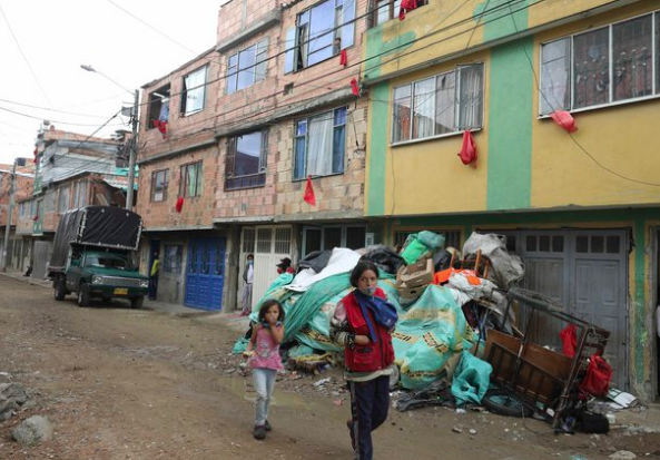 Lee más sobre el artículo POR CORONA VIRUS BANCO MUNDIAL ADVIERTE POBREZA ALCANZARÁ A 28,6 MILLONES DE LATINOAMERICANOS