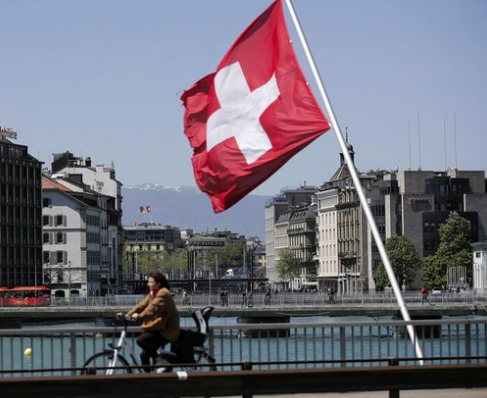 Lee más sobre el artículo SUIZA APRUEBA EL SALARIO MÍNIMO MÁS ALTO DEL MUNDO