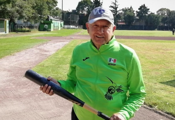 Lee más sobre el artículo LÓPEZ OBRADOR, PRESIDENTE DE MÉXICO SIGUE JUGANDO BASEBALL PESE A LA PANDEMIA Y CRISIS