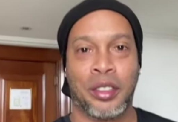 Lee más sobre el artículo RONALDINHO DA POSITIVO A COVID19