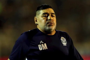 Lee más sobre el artículo MARADONA SUFRIÓ UN GOLPE EN LA CABEZA DIAS ANTES DE MORIR