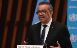 Lee más sobre el artículo OMS dice: “No esta bien” que los jóvenes se vacunen contra COVID-19 antes que personas mayores.