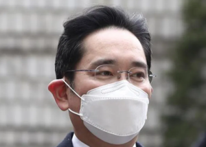 Lee más sobre el artículo LÍDER DE SAMSUNG OBTIENE NUEVA CONDENA DE 2.5 AÑOS DE CÁRCEL POR CORRUPCIÓN