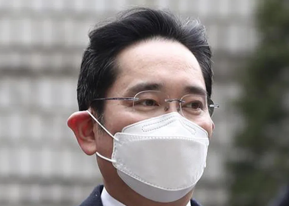 Lee más sobre el artículo LÍDER DE SAMSUNG OBTIENE NUEVA CONDENA DE 2.5 AÑOS DE CÁRCEL POR CORRUPCIÓN