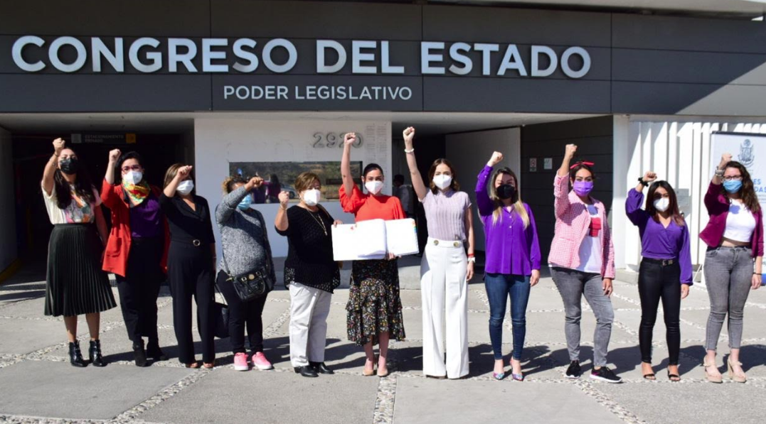 Lee más sobre el artículo CON 11 INICIATIVAS EN LA CONGELADORA, CONGRESO TIENE UNA DEUDA CON LAS QUERETANAS, URGE UN CAMBIO: ABIGAIL ARREDONDO.