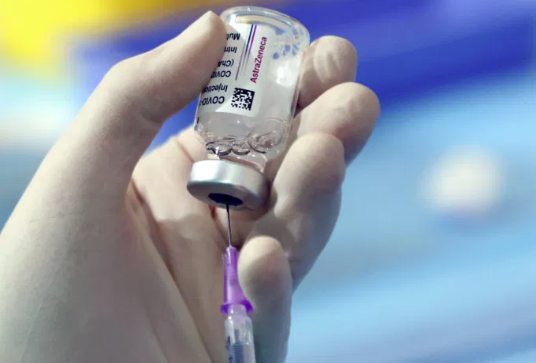 Lee más sobre el artículo RETOMAN VACUNACIÓN LOS PAISES EUROPEOS CON ASTRAZENECA