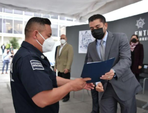 Lee más sobre el artículo ENTREGAN GRADOS DE POLICÍA TERCERO A OFICIALES DE CORREGIDORA