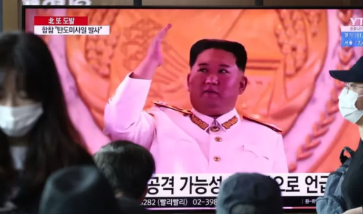 Lee más sobre el artículo COREA DEL NORTE MOVILIZA AL EJÉRCITO PARA ENFRENTAR LA OLA DE CASOS DE CORONAVIRUS,