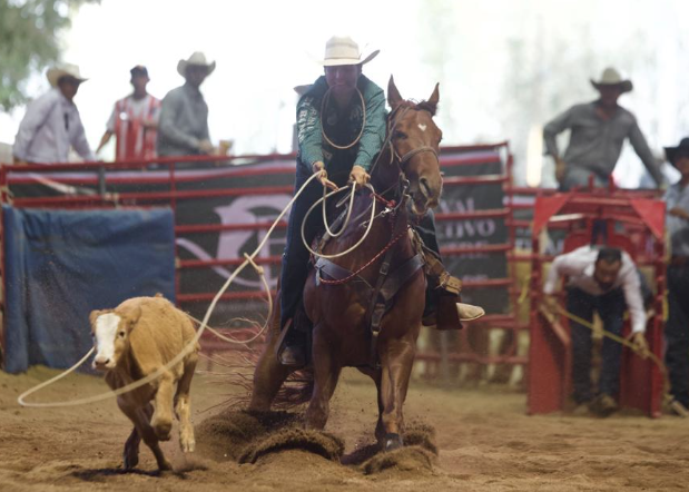 Lee más sobre el artículo CELEBRAN CON ÉXITO CIERRE DE RODEO EN FESTIVAL ECUESTRE