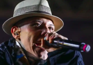 Lee más sobre el artículo EL RAPERO SANTA FE KLAN ESTÁ EN LA MÚSICA DE ‘BLACK PANTHER: WAKANDA FOREVER’.