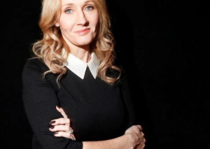 Lee más sobre el artículo J.K. ROWLING, AUTORA DE HARRY POTTER, AMENAZADA: “TU ERES LA SIGUIENTE”