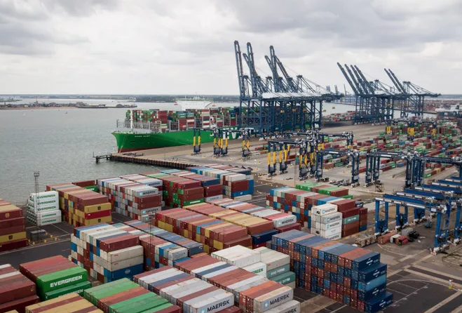 Lee más sobre el artículo HUELGA DE TRABAJADORES EN EL MAYOR PUERTO COMERCIAL DE REINO UNIDO.