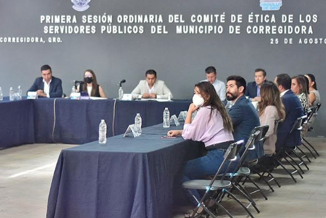 Lee más sobre el artículo SESIONA COMITÉ DE ÉTICA PARA LOS SERVIDORES PÚBLICOS DEL MUNICIPIO DE CORREGIDORA.