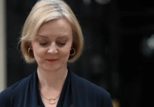 Lee más sobre el artículo LIZ TRUSS, RENUNCIÓ AL GOBIERNO DE REINO UNIDO; ESTUVO 44 DÍAS EN EL CARGO