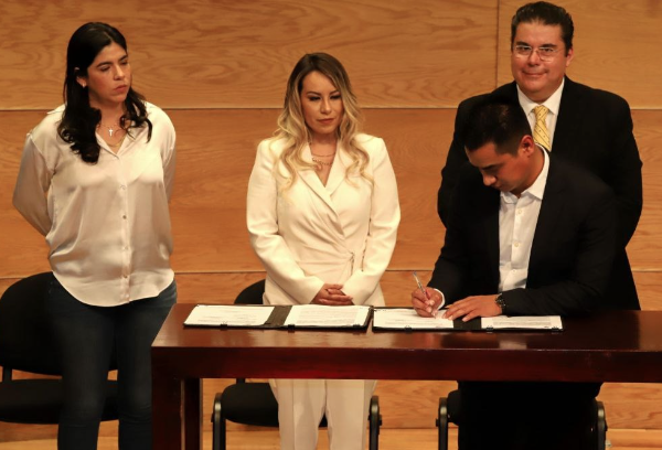 Lee más sobre el artículo CONVENIO ENTRE EL ÓRGANO INTERNO DE CONTROL Y EL COLEGIO DE ABOGADOS LITIGANTES DE QUERÉTARO A.C.