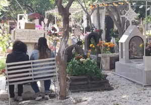 Lee más sobre el artículo SSC EMITE RECOMENDACIONES A PERSONAS QUE VISITAN PANTEONES