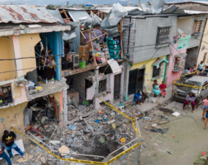 Lee más sobre el artículo ECUADOR, VIVE UNA OLA DE VIOLENCIA; TOQUE DE QUEDA POR ATAQUES CON COCHES-BOMBA