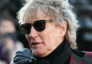 Lee más sobre el artículo ALGUNAS ESTRELLAS DEL POP NO QUIEREN PARTICIPAR EN EL SHOW DEL MUNDIAL EN QATAR