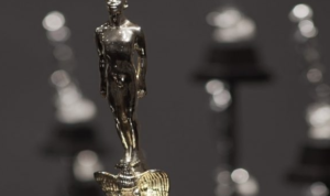 Lee más sobre el artículo GUILLERMO DEL TORO, OFRECE PAGAR LAS ESTATUILLAS DE LOS ARIELES.