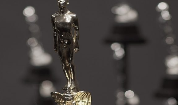 Lee más sobre el artículo GUILLERMO DEL TORO, OFRECE PAGAR LAS ESTATUILLAS DE LOS ARIELES.