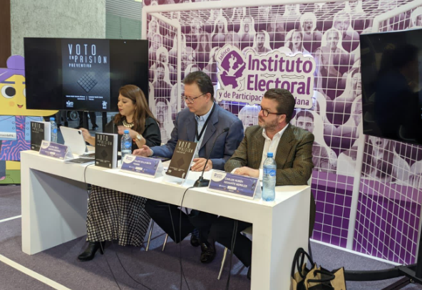 Lee más sobre el artículo PRESENTA IEEQ OBRA SOBRE VOTO EN PRISIÓN PREVENTIVA EN LA FIL 2022