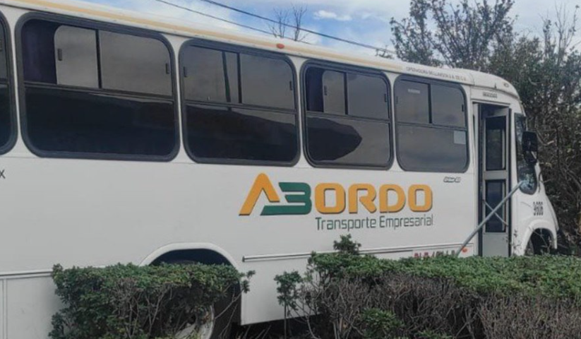 Lee más sobre el artículo CAMIÓN CHOCA FRENTE A PLAZA PATIO