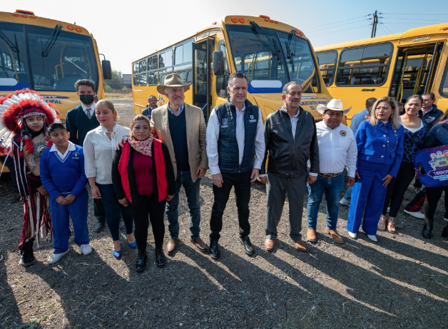 Lee más sobre el artículo ENTREGAN 20 CAMIONES PARA EL PROGRAMA DE TRANSPORTE GRATUITO EN EL MARQUÉS