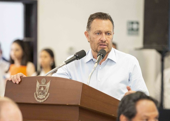 Lee más sobre el artículo LAS Y LOS CONSTRUCTORES QUERETANOS SON ALIADOS EN LA VISIÓN DEL QUERÉTARO DEL FUTURO: MAURICIO KURI