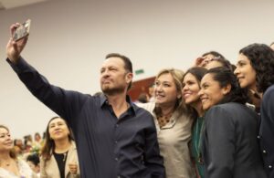 Lee más sobre el artículo GOBIERNO DE QUERÉTARO CONMEMORA DÍA DE LAS MADRES