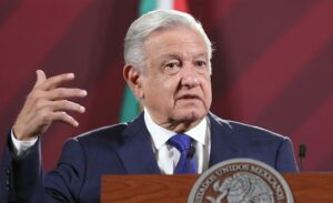 Lee más sobre el artículo RECHAZA AMLO QUE LA SEDENA HAYA ESPIADO A ALEJANDRO ENCINAS