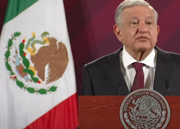 Lee más sobre el artículo PIDE AMLO NO APLAUDIR A CORCHOLATAS EN EL ZÓCALO; ¡CERO POLITIQUERÍA!