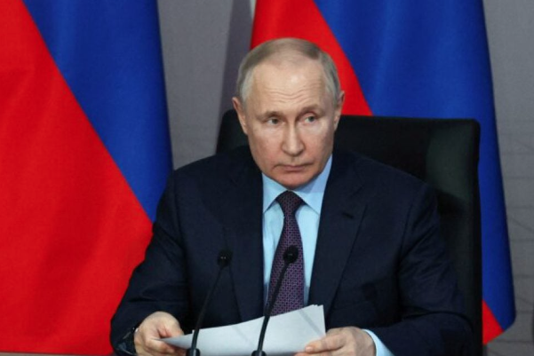 Lee más sobre el artículo AMAGA PUTIN CON USAR MISILES QUE PUEDEN LLEVAR 10 BOMBAS NUCLEARES