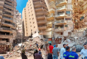 Lee más sobre el artículo DERRUMBE DE EDIFICIO DE 14 PISOS EN EGIPTO DEJA AL MENOS 4 MUERTOS