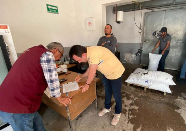 Lee más sobre el artículo PROFECO VERIFICA ABASTO SUFICIENTE DE HIELO Y AGUA EMBOTELLADA