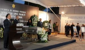 Lee más sobre el artículo RINDEN HOMENAJE A LA OFICIAL  SANDRA LUCÍA LÓPEZ Y EL OFICIAL GUSTAVO BAYLÓN VARGAS; CAÍDOS EN CUMPLIMIENTO DE SU DEBER