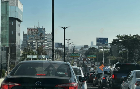 Lee más sobre el artículo CAOS VIAL POR CIUDADANOS QUE NO ATIENDEN A AGENTES DE MOVILIDAD: GOBIERNO