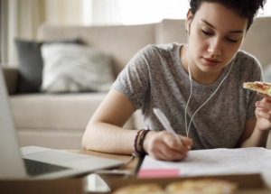 Lee más sobre el artículo INFLUENCIA DE REDES SOCIALES DESATA TRASTORNOS ALIMENTICIOS EN JÓVENES