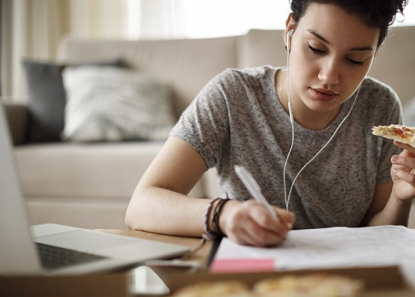 Lee más sobre el artículo INFLUENCIA DE REDES SOCIALES DESATA TRASTORNOS ALIMENTICIOS EN JÓVENES