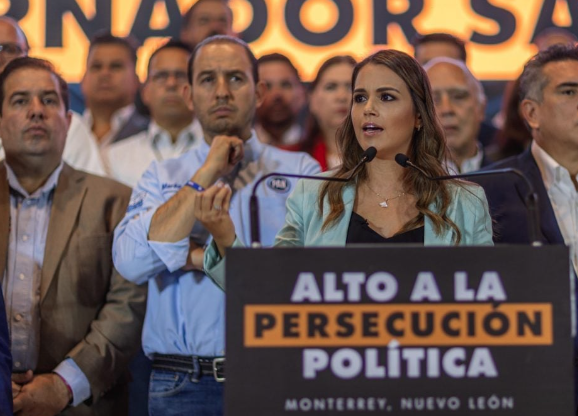 Lee más sobre el artículo DENUNCIA LORENA DE LA GARZA PERSECUCIÓN POLÍTICA DE SAMUEL GARCIA EN NL