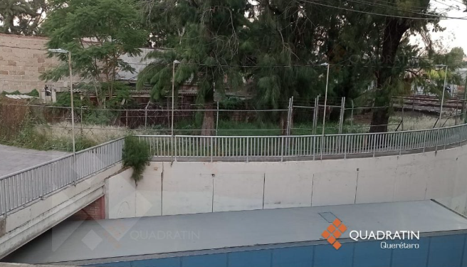 Lee más sobre el artículo CAMIÓN QUEDÓ ATORADO EN FELIPE ÁNGELES