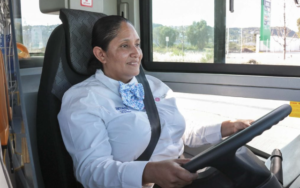 Lee más sobre el artículo MUJERES OPERADORAS DE QROBÚS HAN SUFRIDO HOSTILIDAD DE CHOFERES